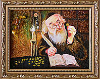 Картина "Еврей с монетами за столом" из янтаря 20х30