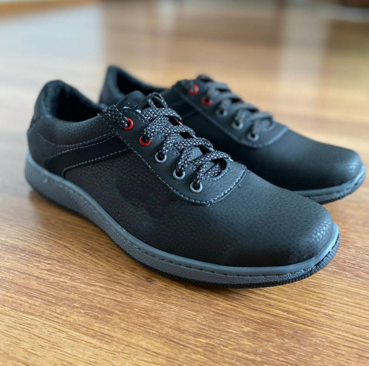 Чоловічі туфлі чорні спортивні прошиті сіра підошва (код 5323)