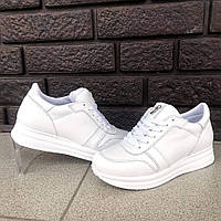 Жіночі шкіряні кросівки в білому кольорі 37