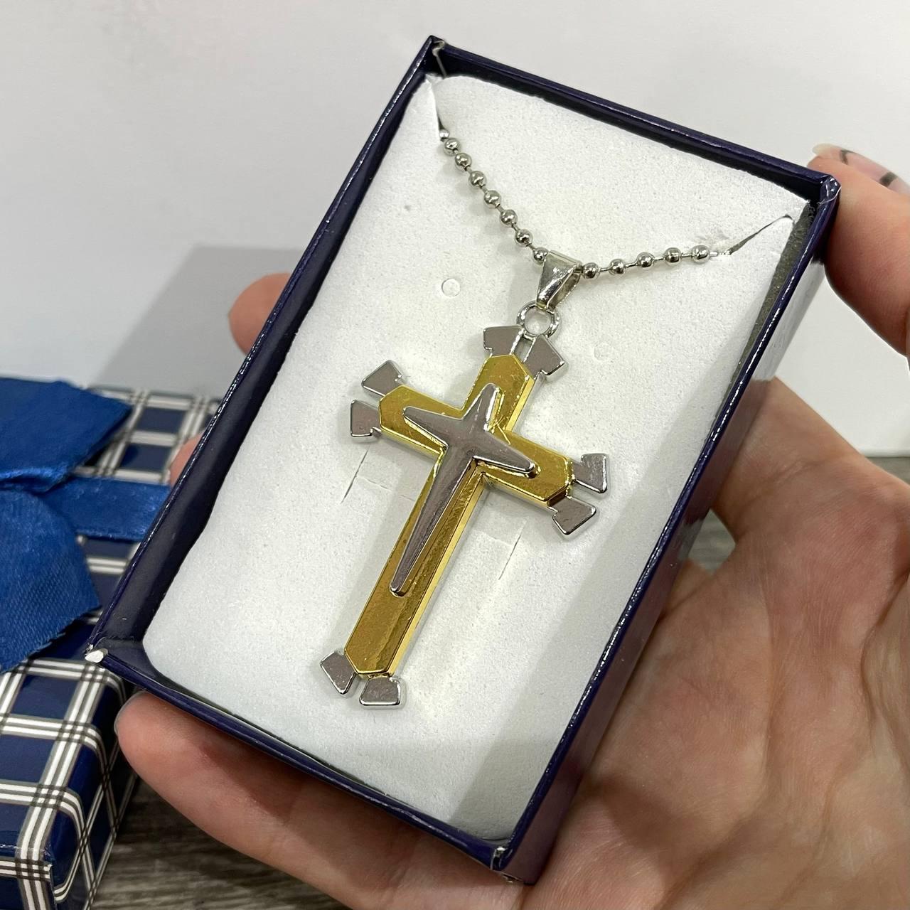 Подарунок хлопцю, дівчині - тришаровий сріблястий хрест із золотистою вставкою на сталевому ланцюжку в коробочці