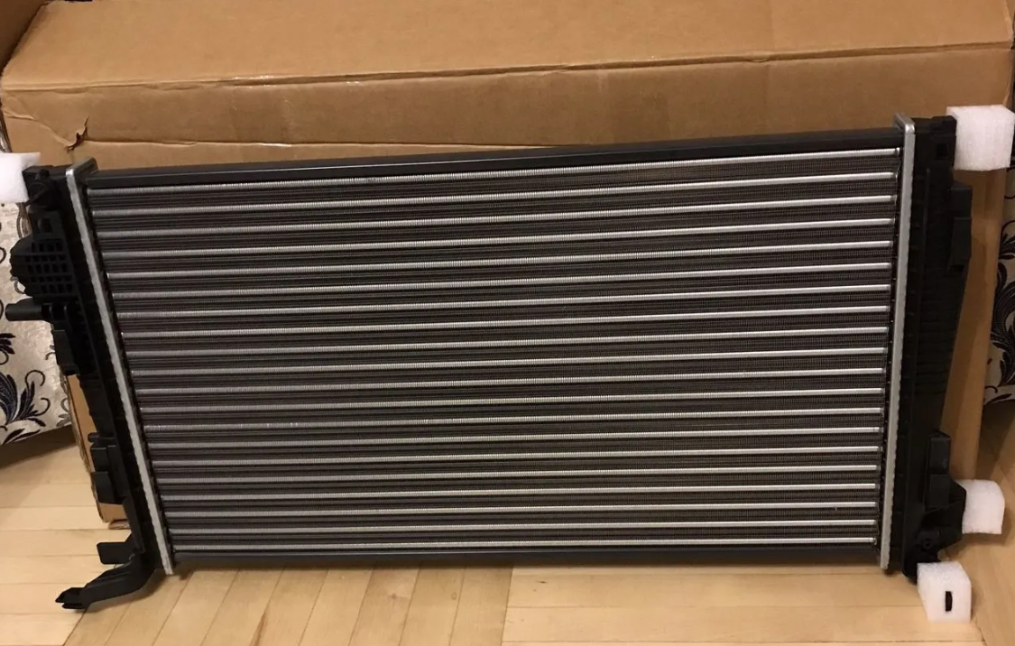 Renault Megane III 1.9 dci 214100016R Рено Меган 3 Радіатор охолодження новачок, фото 1