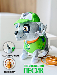 М'яка музична іграшка C37777 Собака Щенячий патруль на повідку Роккі