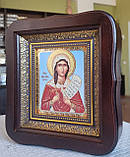 Ікона Святої мучениці Вікторії в темному дерев'яному фігурному кіоті під склом,  розмір кіота 20×18, сюжет 10×12., фото 2