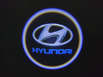 Світлодіодне підсвічування на дверях автомобіля з логотипом Hyundai
