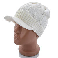 Біла в'язана шапка з козирком і смужкою флісу Розмір: 54- 58 (dn17019-2)