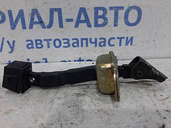 Обмежувач двері передній правий Mitsubishi Lancer 2003-2009 MR526777 (Арт.25581)