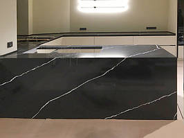 Стільниця з кварцу Vicostone 8740 Nero Marquino