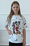 Футболка для дівчинки білого кольору з матеріалу кулір з принтом Міккі  р. 104-158, фото 3