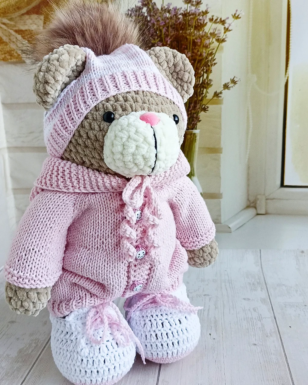 Мягкая вязаная игрушка ручной работы. Мишка в розовом костюмчике (ID ...