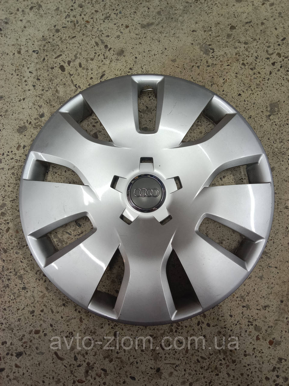Ковпак Audi A4, Ауді А4. R16. 8K0601147.
