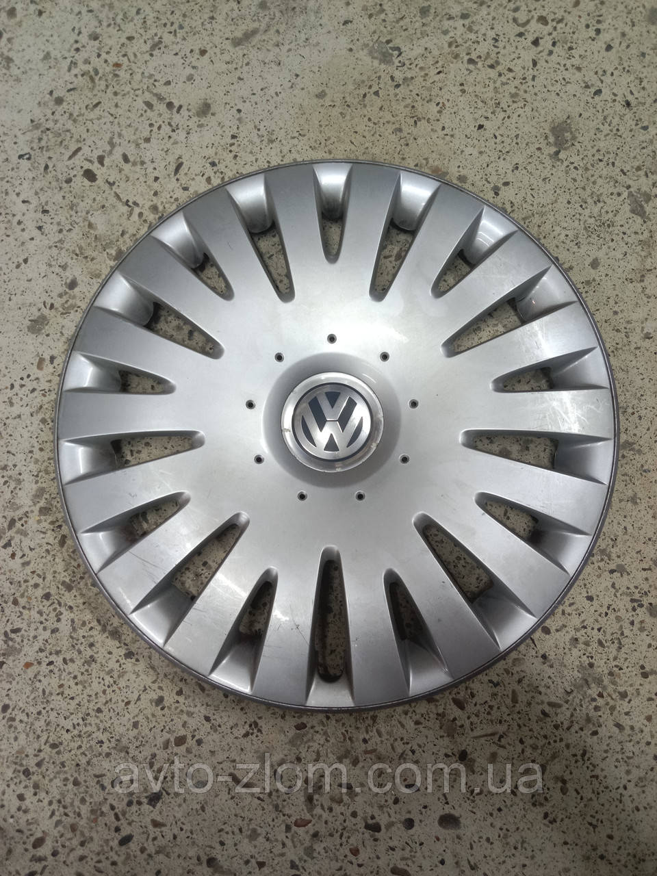 Ковпак Volkswagen Passat B6, B7. Пасат Б6, Б7. R16. 3C0601147B.