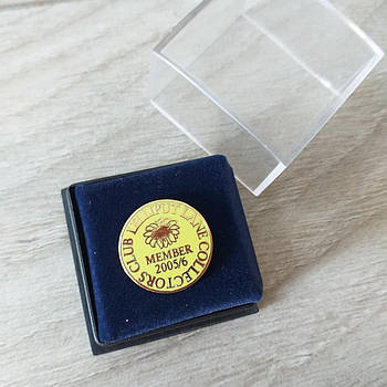 Значок члена клубу колекціонерів Lilliput Lane 2005/6 (KG-10692)