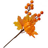 Бутон'єрка "золота осінь" з ягодами листя й гарбузом 28 см, фото 2