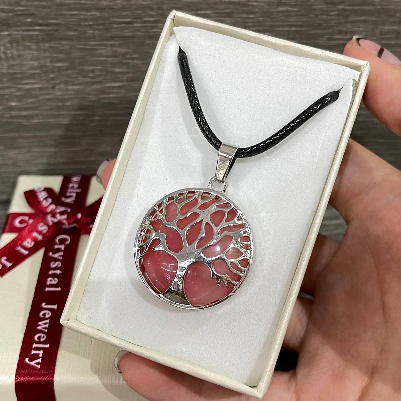 Оригінальний подарунок дівчині - натуральний камінь Рожевий кварц в оправі «Дерево життя» на шнурочку в коробочці