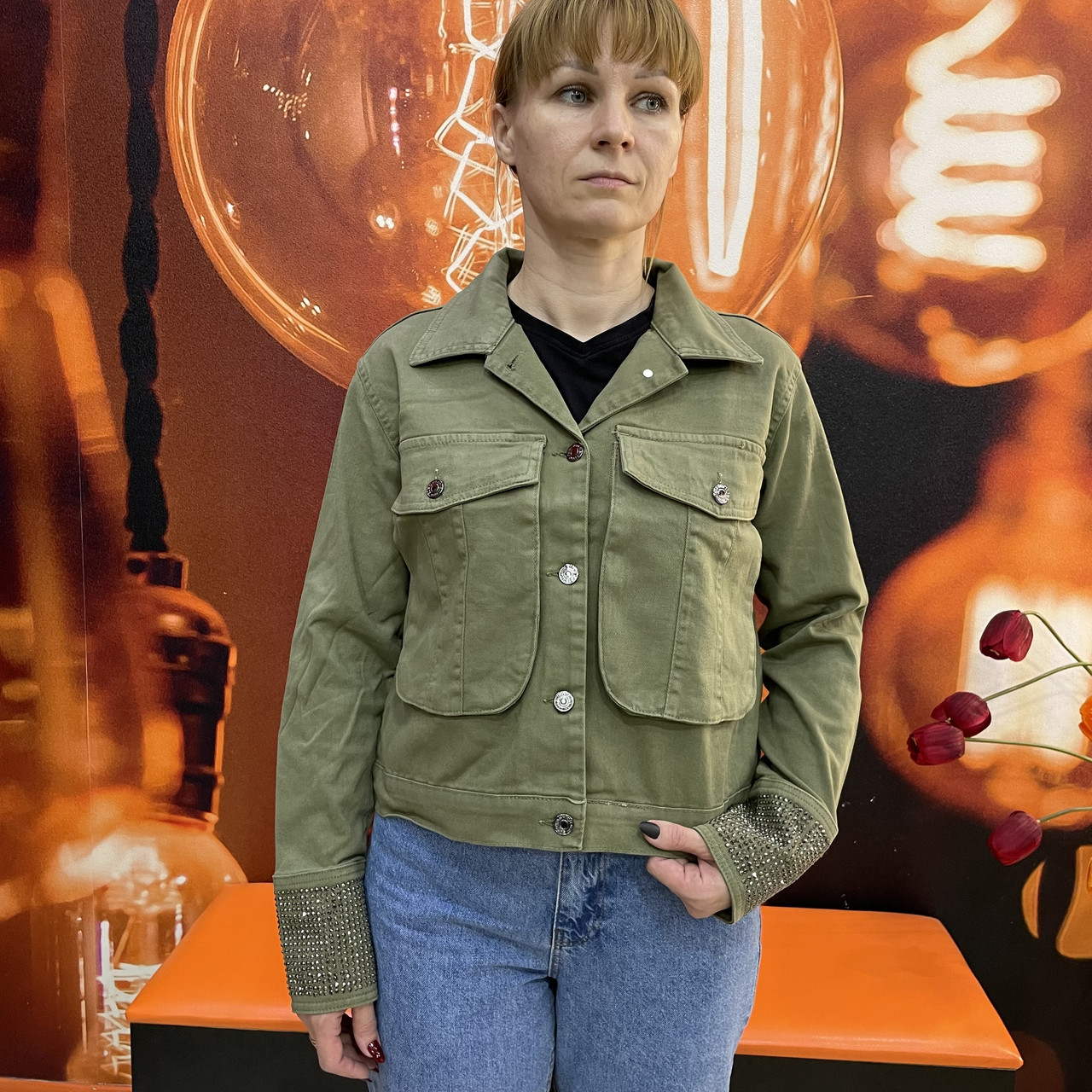 Жіноча джинсова куртка біла заклепки, фото 1