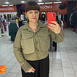 Жіноча джинсова куртка біла заклепки, фото 2