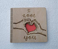 Деревянный фотоальбом Любовь LOVE, сердце в руках, романтический подарок любимой, любимому