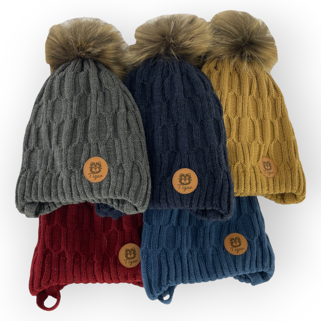 Шапочка для новорожденных на завязках для мальчика