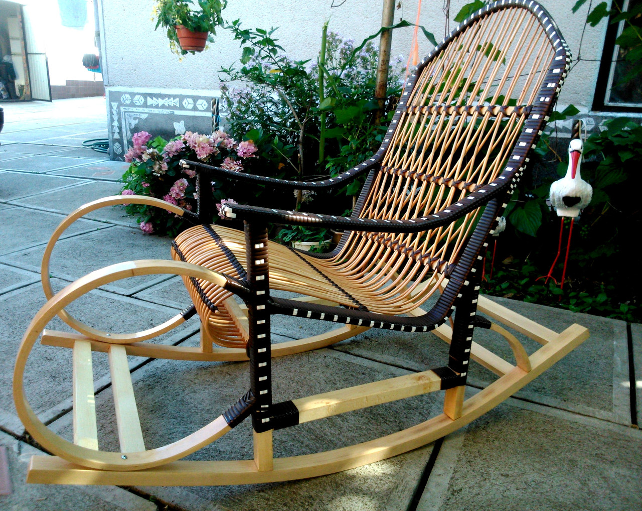 Гойдалка плетена з оригінальним дизайном  ⁇  крісло-гойдалка для відпочинку садова для дачі