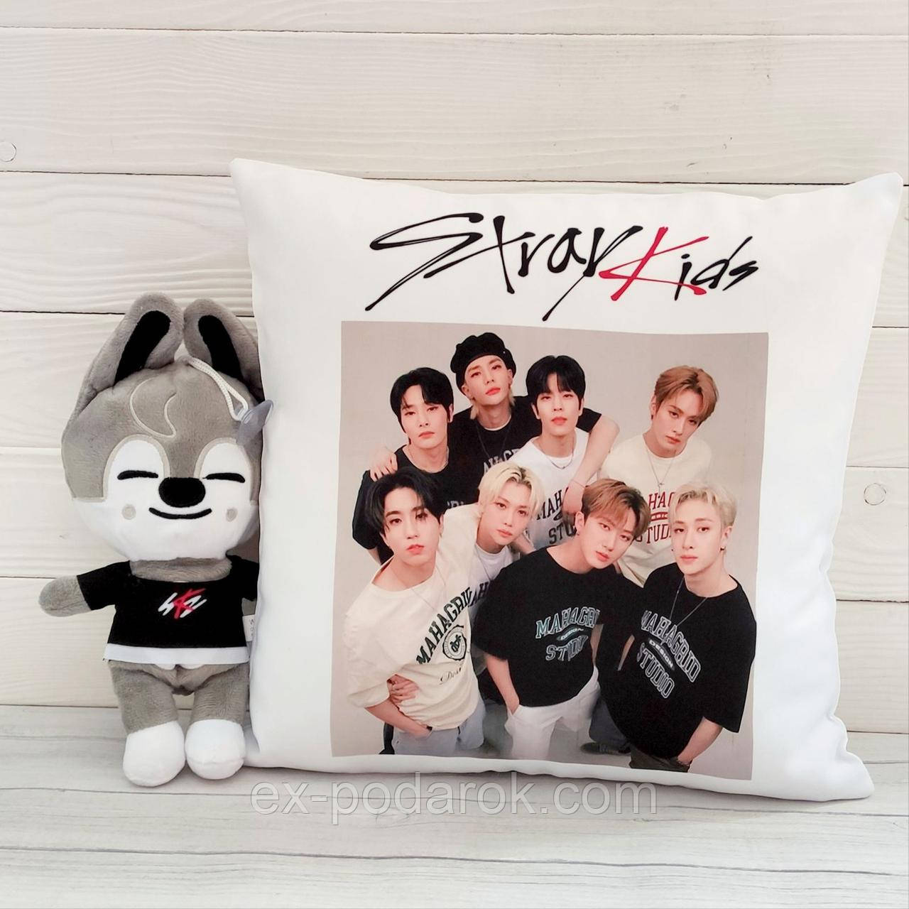 Подушка та іграшка Stray Kids. Набір Стрей Кідс із іграшкою тотемом на вибір