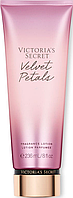 Victoria's Secret Velvet Petals парфумований лосьйон для тіла (оригінал оригінал США)