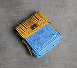 Шкіряна сумка жовто-блакитного кольору ручної роботи з тисненням “Ескіз”, 18×13×6 см, фото 2