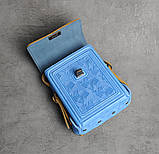 Шкіряна сумка жовто-блакитного кольору ручної роботи з тисненням “Ескіз”, 18×13×6 см, фото 5