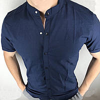 Мужская котоновая синяя рубашка с коротким рукавом и воротником стойкой