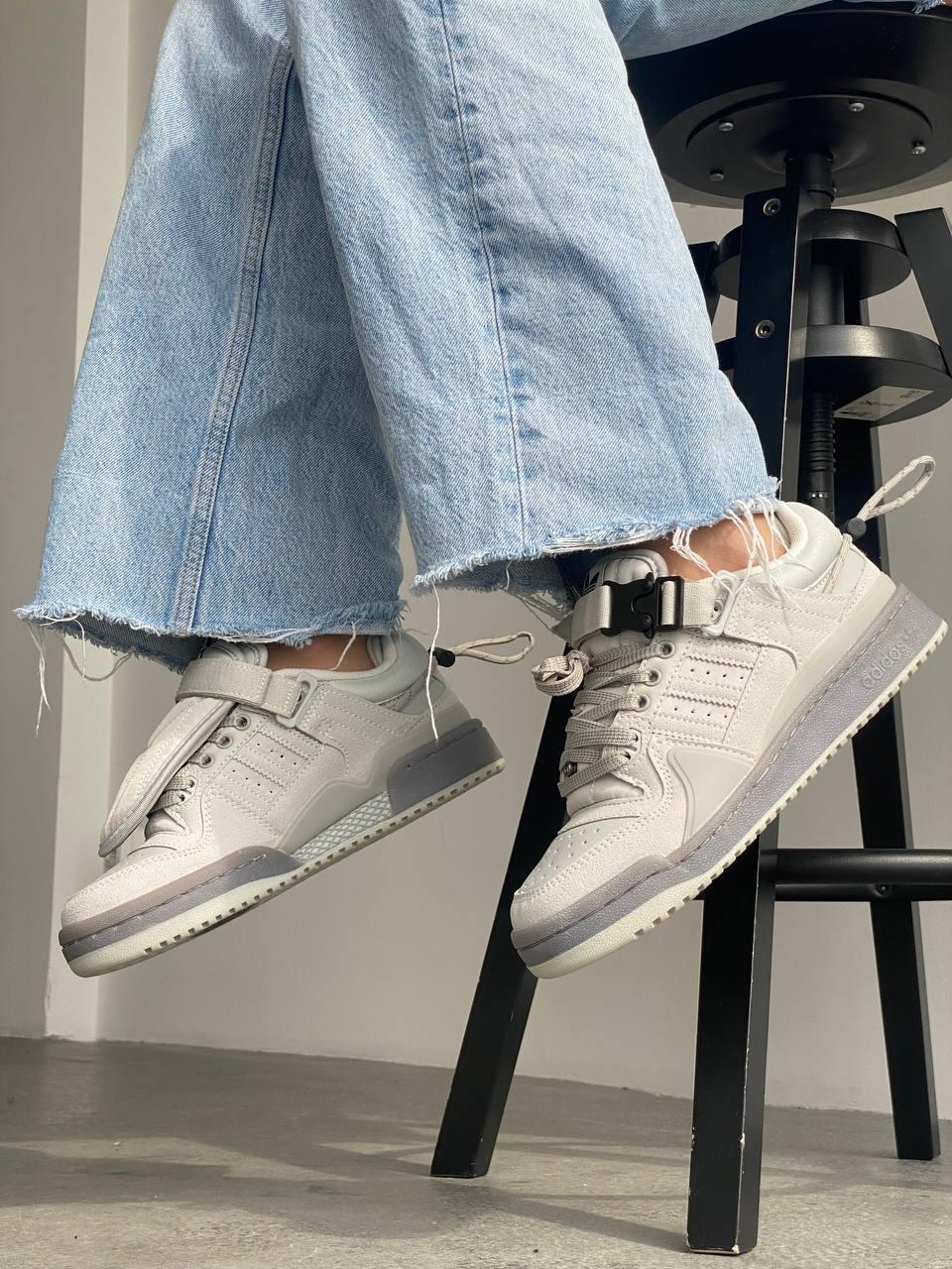 Світлі кроси для чоловіків і жінок Adidas Forum Bad Bunny. Круті унісекс кросівки Адідас Форум.