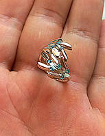 Кольцо серебряное с золотыми вставками голубыми камушками 17 размер
