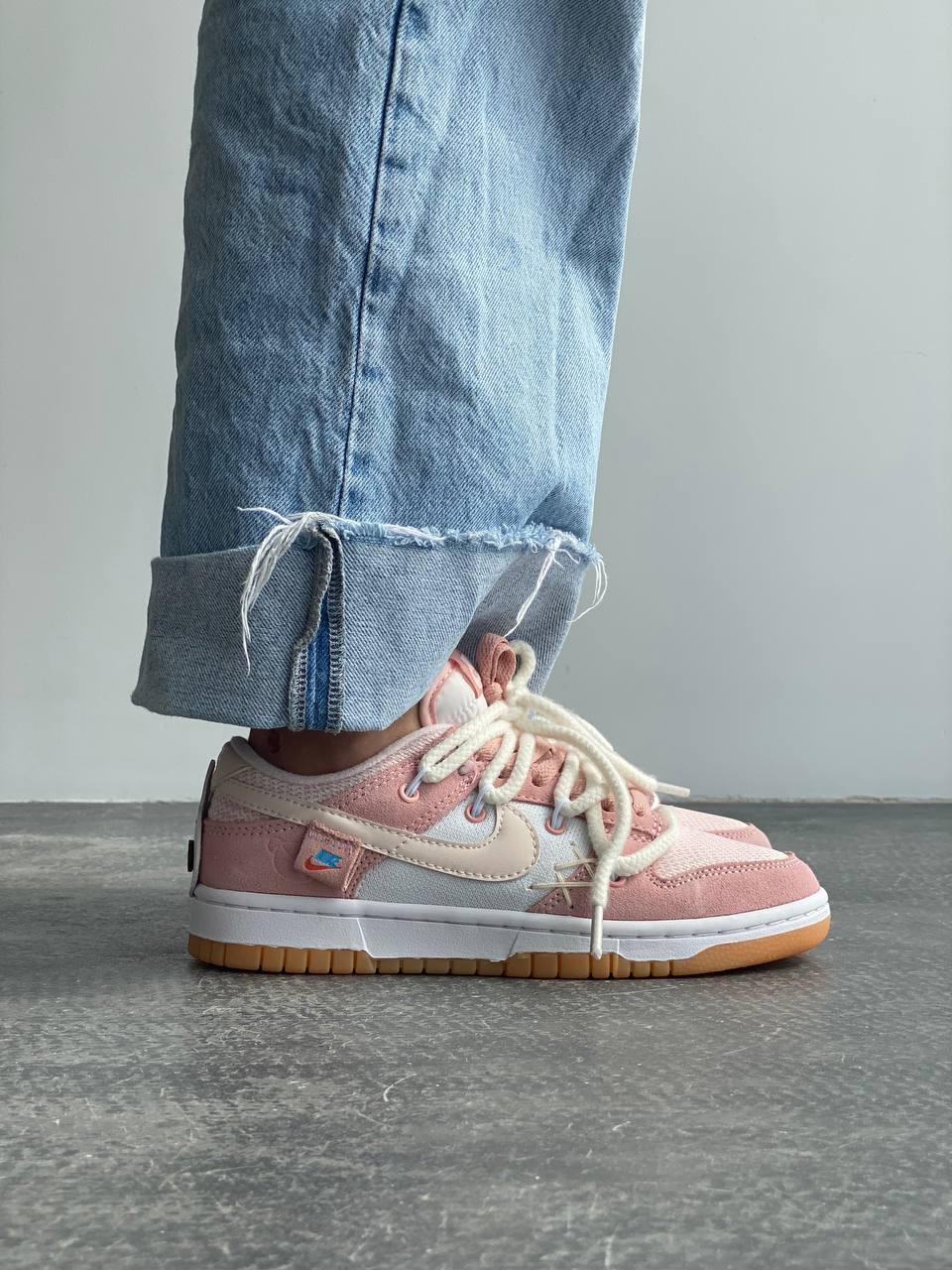 Кольорові кросівки жіночі Nike Cortez. Кроси жіночі Найк Кортез із синім лого.
