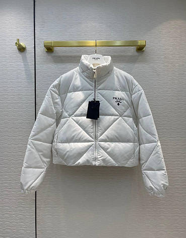 Жіноча біла стьобана куртка Prada пуховик Прада Re-Nylon Gabardine cropped down jacket, фото 1