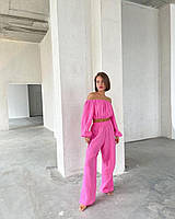Летний женский костюм: блузка с открытыми плечами и широкие брюки из муслина