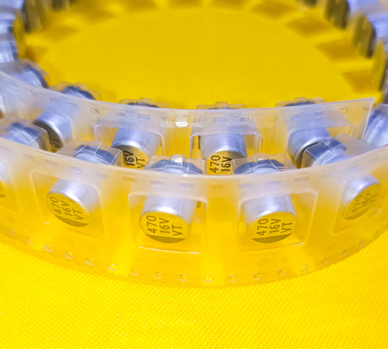 Конденсатори 16 v 470 mF Al SMD