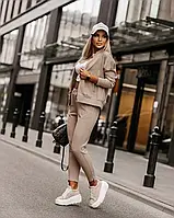 Женский трикотажный спортивный костюм с кофтой на молнии и укороченными штанами размер 50/52