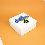 Коробка під Подарунки на День захисника 20*20*10 см Коробка універсальна для патріотичних подарунків військовим, фото 2