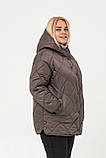 Куртка жіноча коричнева демісезонна стьобана з капюшоном великого розміру, фото 2