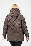 Куртка жіноча коричнева демісезонна стьобана з капюшоном великого розміру, фото 4
