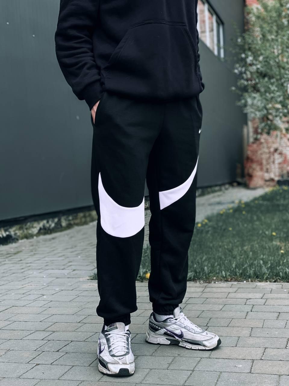 Чоловічі спортивні базові штани Nike Swoosh Найк Свуш штани з кишенями бавовна чорне літо осінь