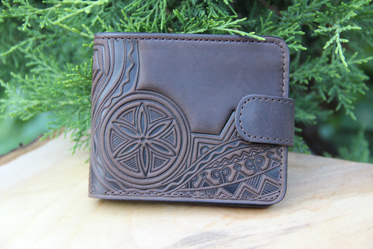 Гаманець з натуральної шкіри з тисненим орнаментом "Культ предків", коричневого кольору, 11х9 см, фото 1