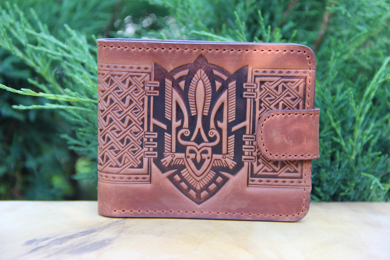 Шкіряний гаманець з тисненням «Тризуб» ручної роботи, натуральна шкіра, коричневого кольору, 11×9 см, фото 1