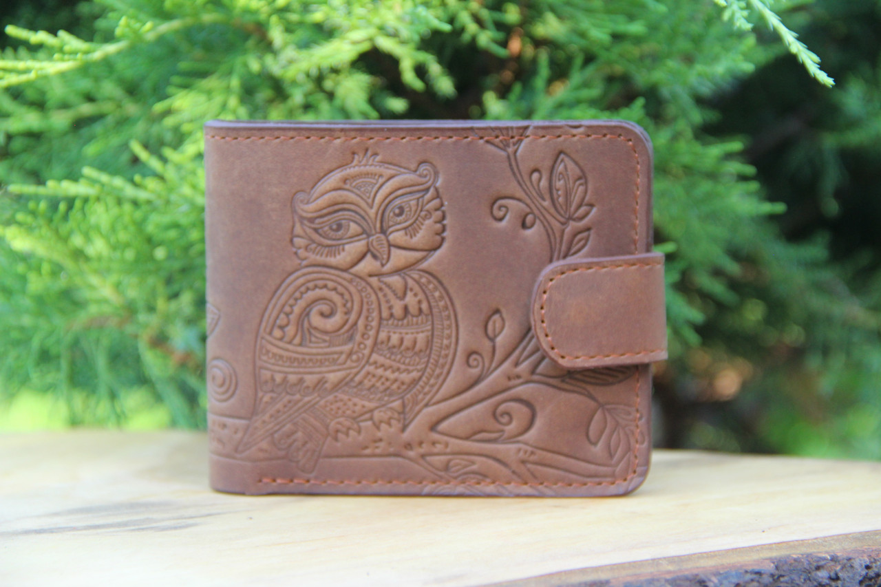 Шкіряний гаманець ручної роботи з тисненим орнаментом "Сова", коричневого кольору , 11х9 см, фото 1