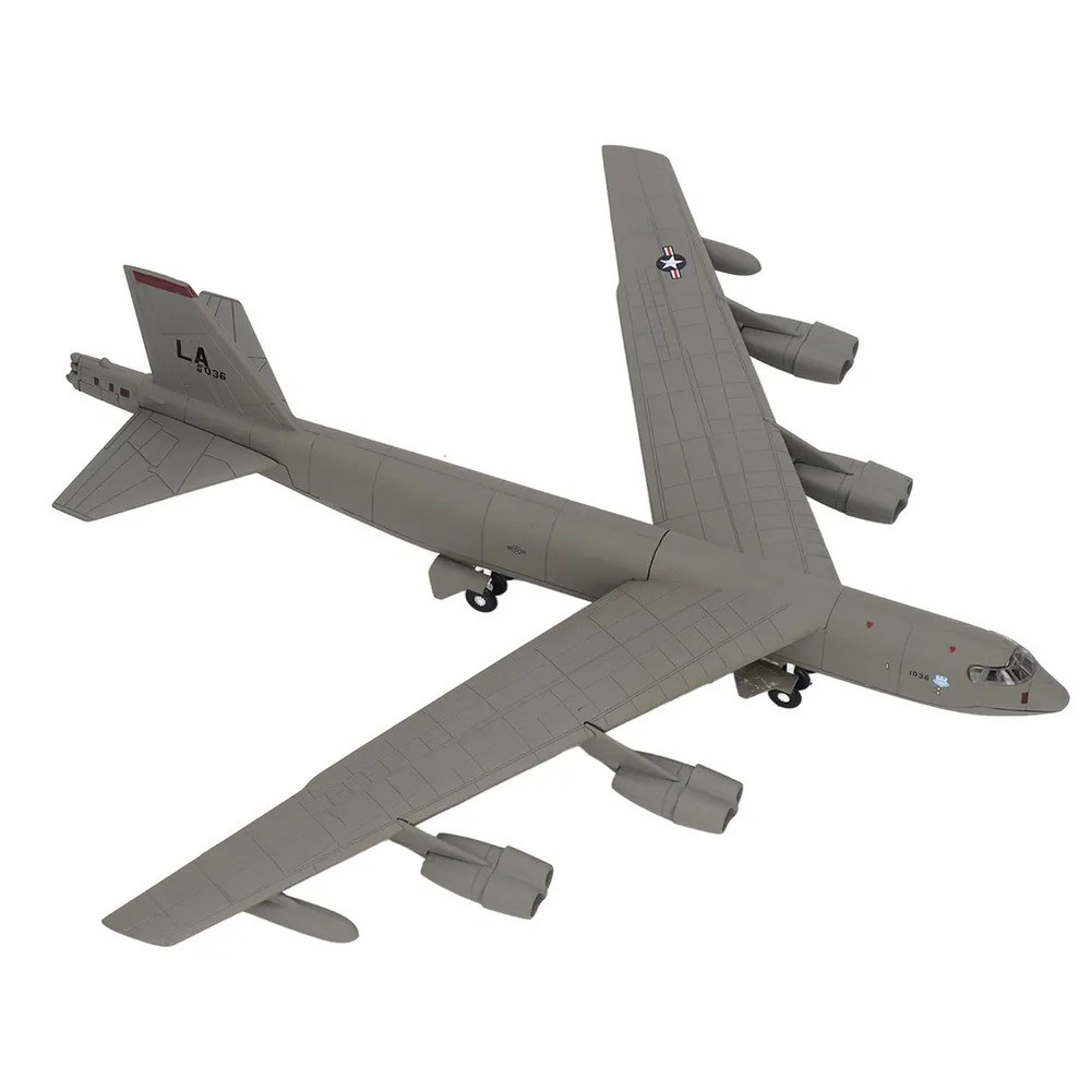 Модель самолета американского стратегического бомбардировщика Боинг Б-52 масштаб 1:200 - фото 3 - id-p1934375118