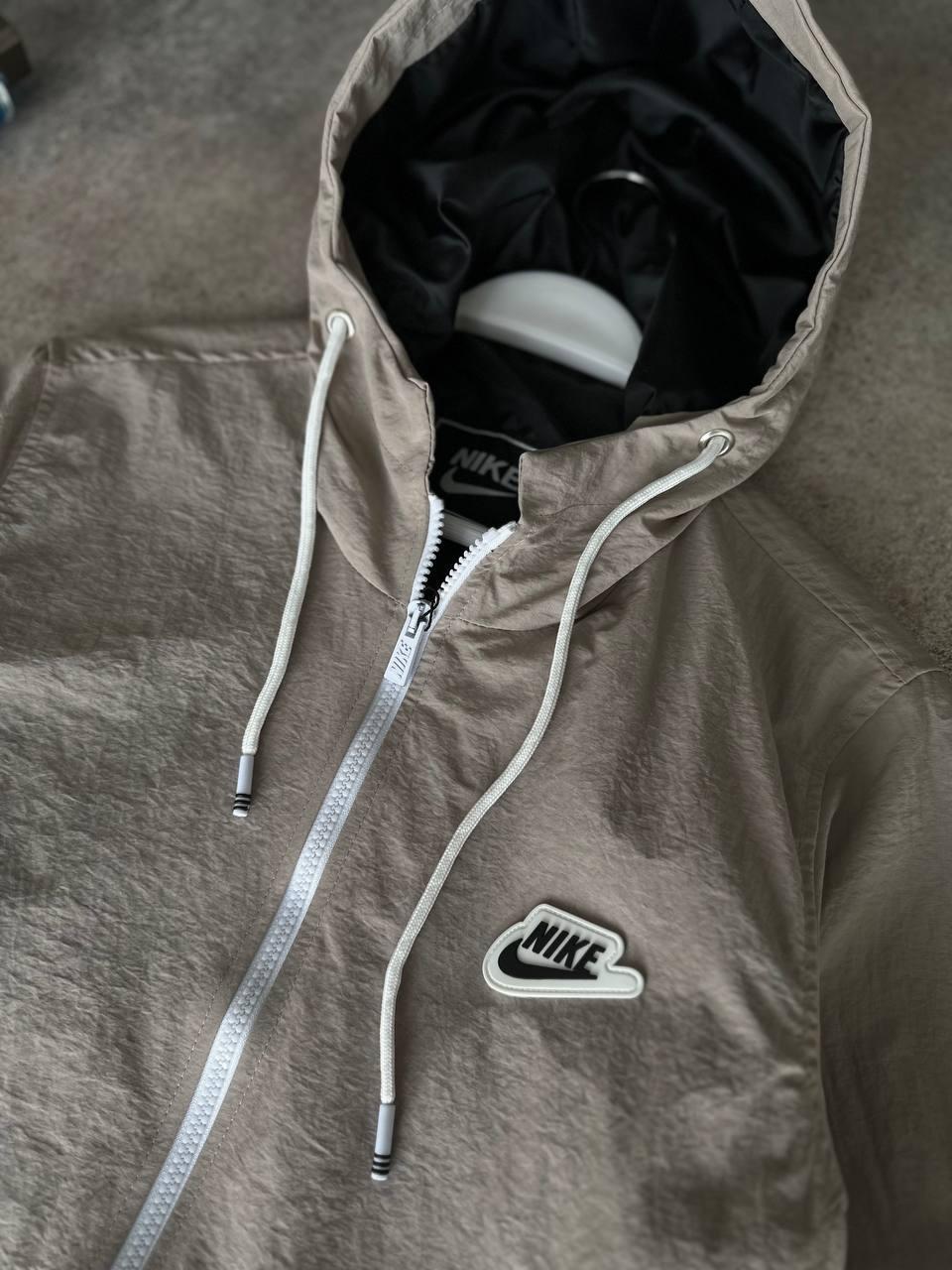 Мужская ветровка Nike бежевая с белым осенняя Куртка Найк из плащевки ...