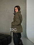 Куртка жіноча зимова пуховик дута без капюшону пояс 46 хакі, фото 7
