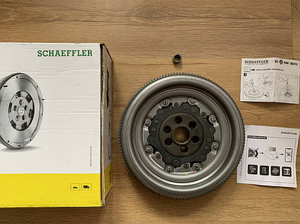 Двухмассовый маховик, демпфер LUK 415074009 AUDI A3 / SKODA