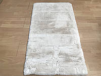 Пухнастий килим штучне хутро кролика на резиновій основі.