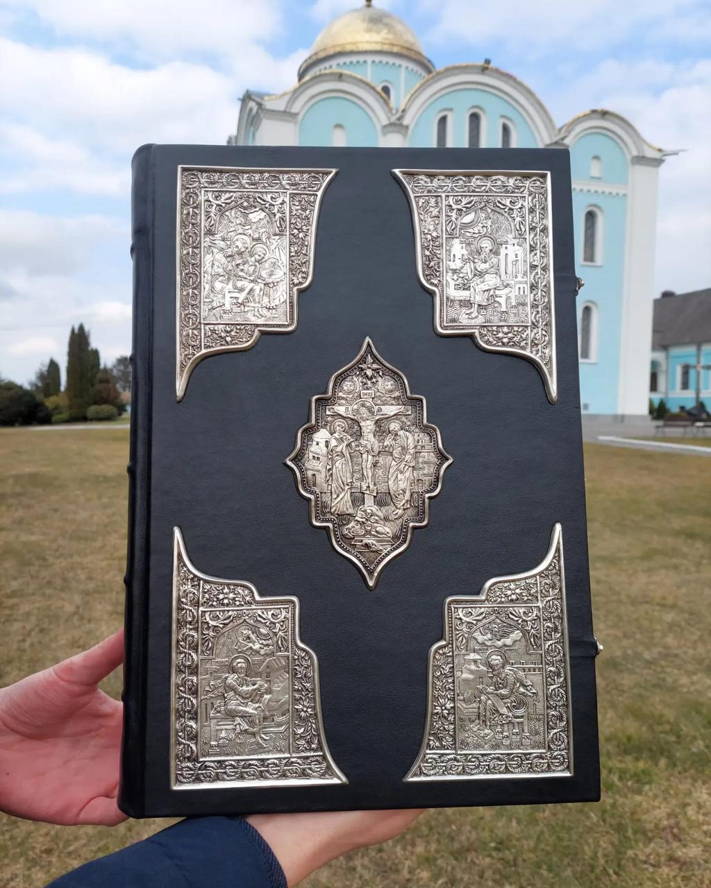 Євангеліє 31х41см з посрібленими накладками, церковно-слов'янська мова (чорний пр.)