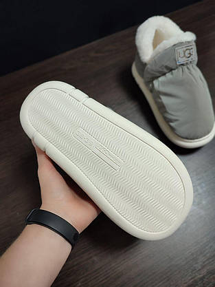 UGG Дутики СІРЯНІ високі з БІЛОЮ опушкою на білій підошві жіночі без застібки непромокальні зимові, фото 6