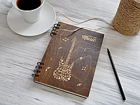 Книга для записей в деревянной обложке "Музыка" А6, Темное дерево, Клетка